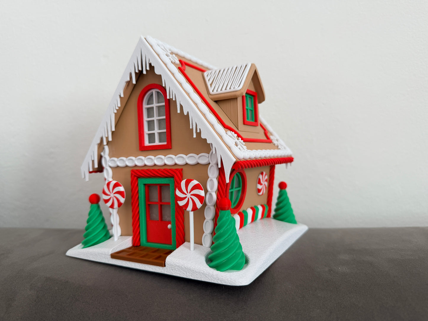 3D-gedrucktes Lebkuchenhaus mit LED-Teelicht